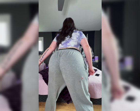 Vanessa Hughes aka Lochnessa93 OnlyFans - You guys keep telling me how good I look in sweats So, you can have this We are going to pretend