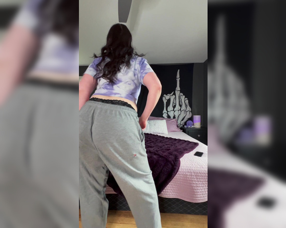 Vanessa Hughes aka Lochnessa93 OnlyFans - You guys keep telling me how good I look in sweats So, you can have this We are going to pretend