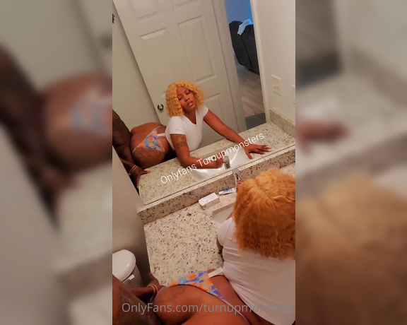 Fella The Turn Up Monster aka Turnupmonsters OnlyFans - @prettycheeks22 bathroom quickie