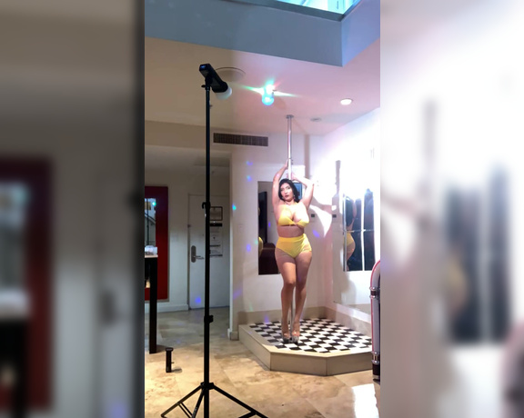 Selena Adams -  Time lapse of look of this months shoot