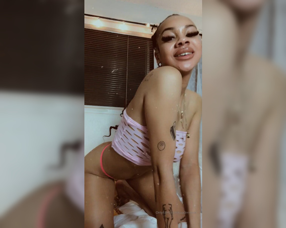 Milkmaid aka Sup3rrnovaxxx OnlyFans Video 995