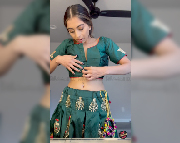 Rani Kaur OnlyFans aka Badindiangirl OnlyFans - Watch to see if the blouse stayed on!