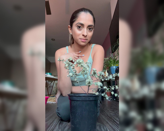 Rani Kaur OnlyFans aka Badindiangirl OnlyFans - Do you have a green thumb