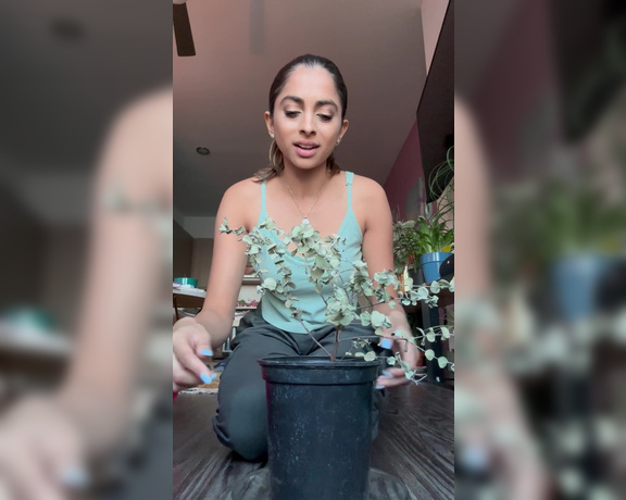 Rani Kaur OnlyFans aka Badindiangirl OnlyFans - Do you have a green thumb
