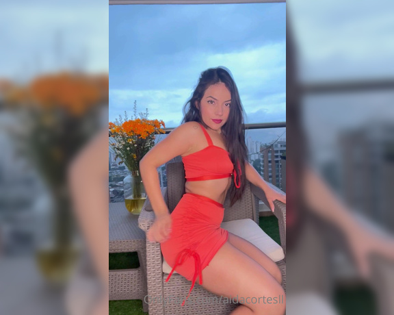 Aida Cortes aka Aidacortesll OnlyFans - Jugando En el balcn para darle buena vista a mis vecinos