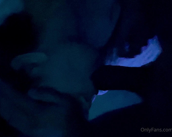 Alayna  UrFavBrownie aka Urfavbrowniez OnlyFans - Have to use my night light again asap shit is so funny like I’m sucking dick in a club