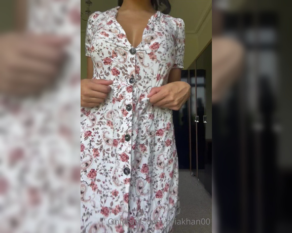 Aria Khan Official aka Ariakhan00 OnlyFans - Flashing in my summer dress