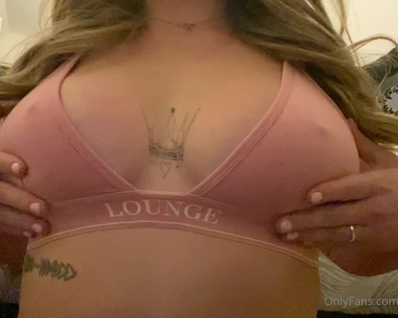 BeachBlonDDe aka Beachblondde OnlyFans - Playing with my titties, definitely making me want to give a tit wankit’s been tooo long