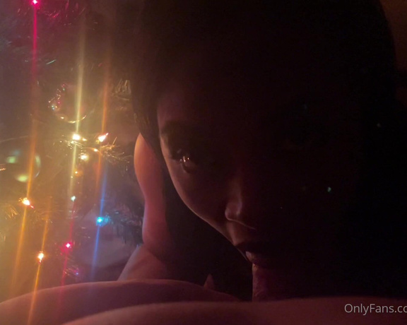 Cassie Clover aka Cassieclover OnlyFans - Merry Christmas! The best gift you can get is a bj by the tree