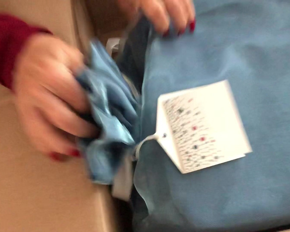 Janet Mason XXX aka Janetmasonxxx OnlyFans - Unboxing a surprise gift from a member named Stevenit turned out to be a crazy sexy pair of high