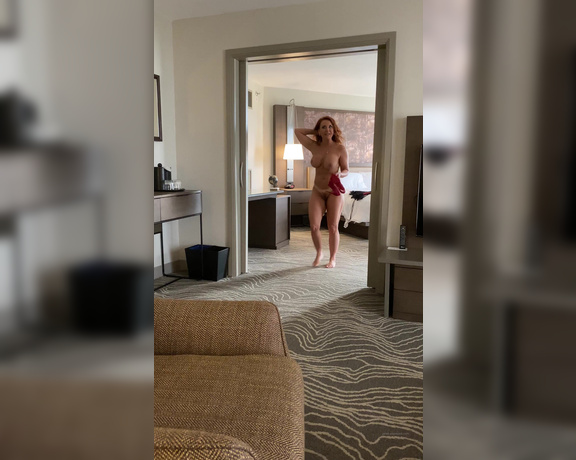 Janet Mason XXX aka Janetmasonxxx OnlyFans - Waking around our suite naked on Cloud Nine after fucking a cute, fit college athlete almost 31 year