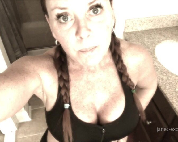 Janet Mason XXX aka Janetmasonxxx OnlyFans - Post cardio workout greeting clipsweaty, no makeup and wearing only my sports bra, which I take