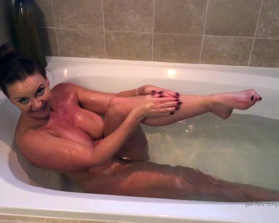Janet Mason XXX aka Janetmasonxxx OnlyFans - Goodnight and thank you clip to all of my membersnaked in the bathtub!