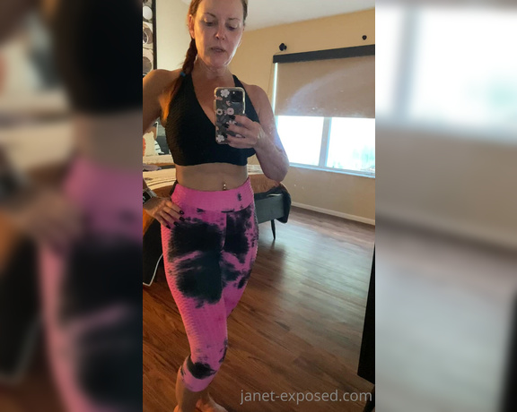 Janet Mason XXX aka Janetmasonxxx OnlyFans - Post morning workout greeting clip in a sexy new sports bra and tight, ruched butt yoga pants, sent