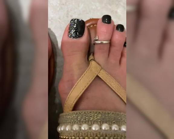 Janet Mason XXX aka Janetmasonxxx OnlyFans - As promised, a glimpse of my freshly painted toenails in black sparkly polish after a pedicure and