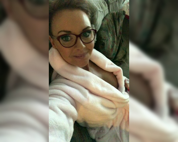 Janet Mason XXX aka Janetmasonxxx OnlyFans - Morning coffee in a MILF robe member greeting clip! #tgim #carpediem #milfmonday