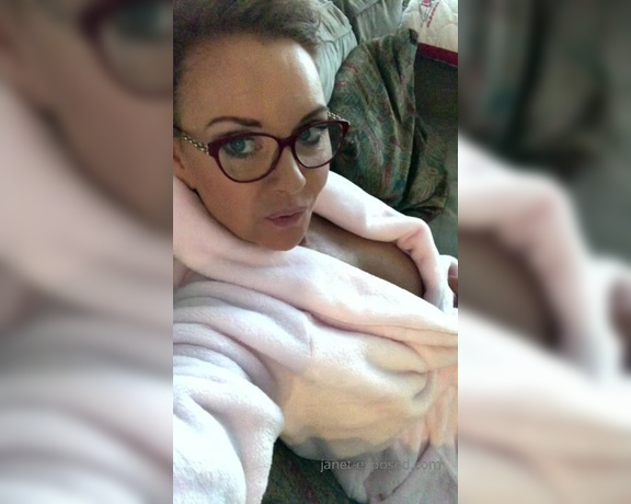 Janet Mason XXX aka Janetmasonxxx OnlyFans - Morning coffee in a MILF robe member greeting clip! #tgim #carpediem #milfmonday