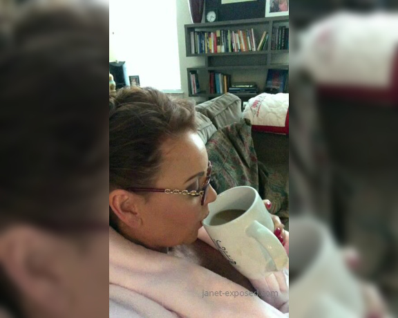 Janet Mason XXX aka Janetmasonxxx OnlyFans - Morning coffee in a MILF robe member greeting clip! #tgim #carpediem #milfmonday