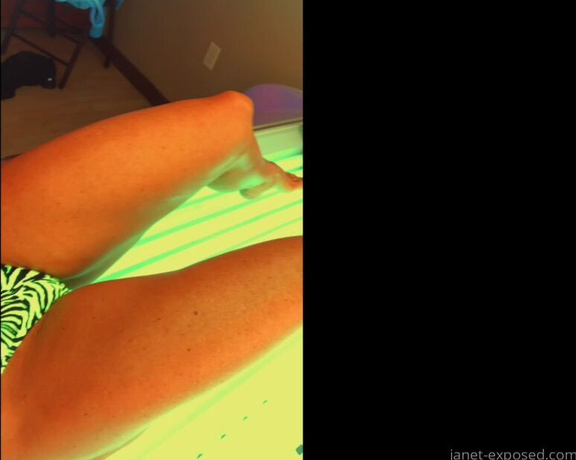 Janet Mason XXX aka Janetmasonxxx OnlyFans - Live body scan clip from the tanning bed todaytopless, of course!