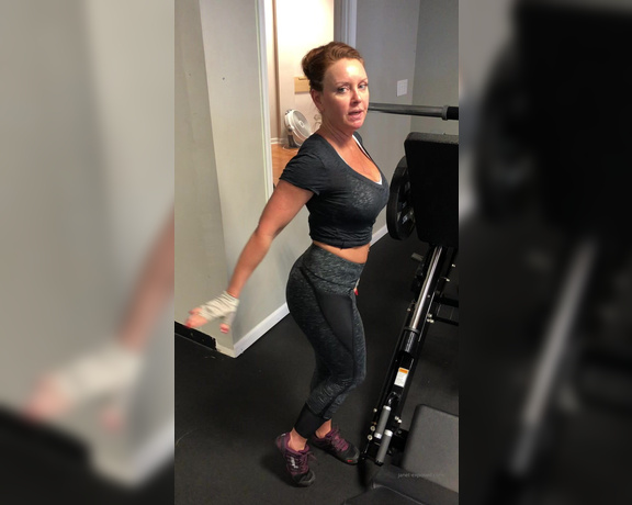 Janet Mason XXX aka Janetmasonxxx OnlyFans - Quick member greeting clip from the gym Full workout clip to be posted when I’m back home!