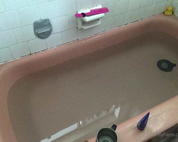 Hello Jewels aka Hellojewels OnlyFans - I had a relaxing bath today and took a timelapse of it Then I recorded my first bj video with my