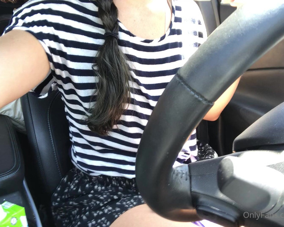 Hello Jewels aka Hellojewels OnlyFans - Changing my shirt in a parking lot in the middle of the day