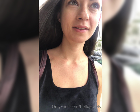 Hello Jewels aka Hellojewels OnlyFans - Just some casual morning flashing in a busy Beverly neighborhood