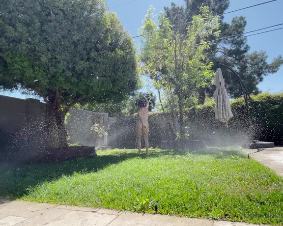 Hello Jewels aka Hellojewels OnlyFans - I brought a whole new meaning to playing in the sprinklers” today! I love playing, but honestly I