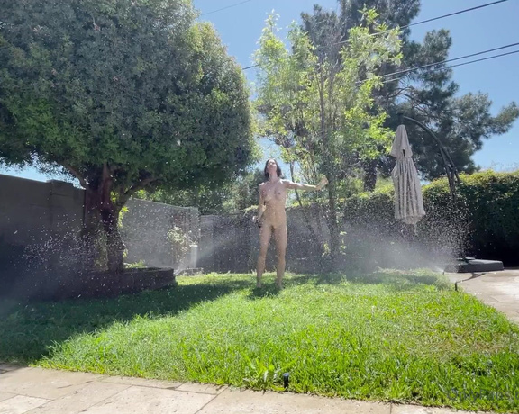 Hello Jewels aka Hellojewels OnlyFans - I brought a whole new meaning to playing in the sprinklers” today! I love playing, but honestly I