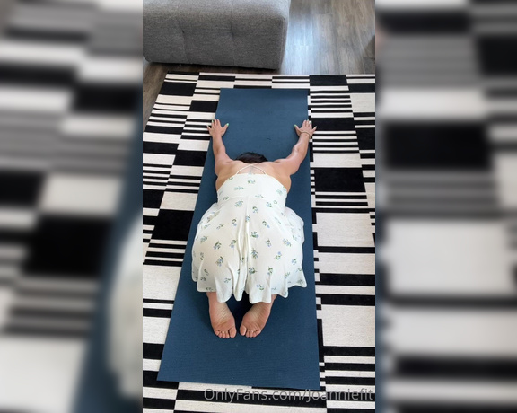 Joannie fit VIP aka Joanniefit OnlyFans - Good morning 3 minutes stretchyoga for stress and anxiety Do you feel better watching this