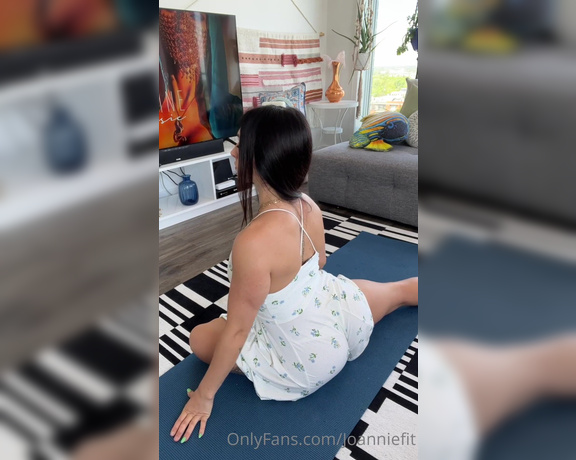 Joannie fit VIP aka Joanniefit OnlyFans - Good morning 3 minutes stretchyoga for stress and anxiety Do you feel better watching this