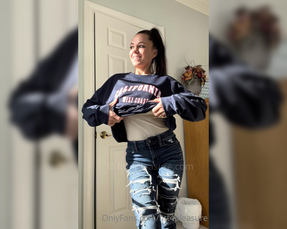 Kaitlyn Jaynne aka Fitt4pleasure OnlyFans - Casual to Sexy Maybe Busting out of my mom” clothes and going to get busy”