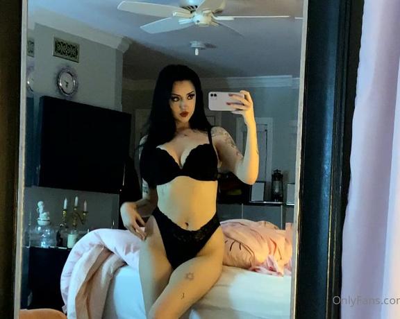 Messy Megan aka Messymegan OnlyFans - Morning early birdies (This is early for me )