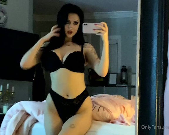 Messy Megan aka Messymegan OnlyFans - Morning early birdies (This is early for me )