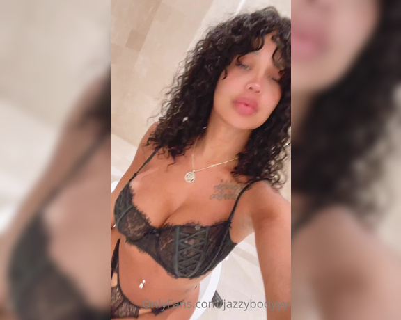 Miss Bodyyy aka Jazzybodyy OnlyFans - You guys like the curly hair or