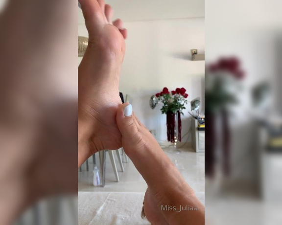 Miss_juliaa aka Suavemariaa OnlyFans - New pedicure enjoy