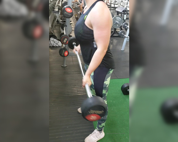 Sophie Lawson X aka Sophielawson_x OnlyFans - Barbell curls