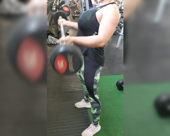 Sophie Lawson X aka Sophielawson_x OnlyFans - Barbell curls