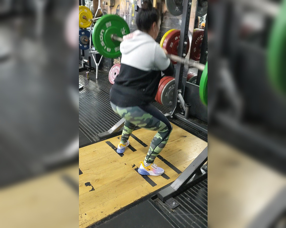 Sophie Lawson X aka Sophielawson_x OnlyFans - Front squats