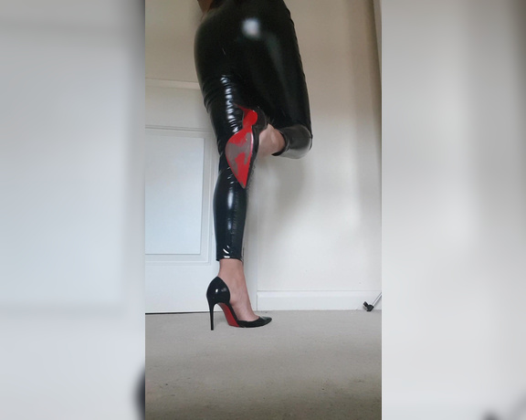 Sophie Lawson X aka Sophielawson_x OnlyFans - Who loves the sound of a crack on the ass in latex