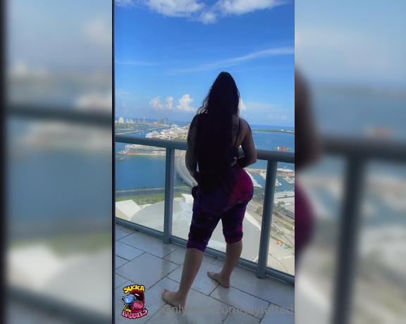 Tay Tatted aka Taytatted OnlyFans - Im bout to twerk this ass on the balcony XXX (VIDEO #005)