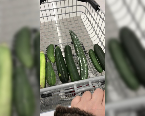 Souzan Halabi aka Souzanhalabi OnlyFans - Today I went to the supermarket to buy sex vegetables Sometimes I like to use the vegetable in