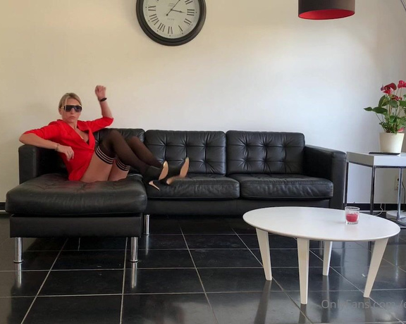 Elise Van Vlaanderen -  Sit back, relax and enjoy teasertime..