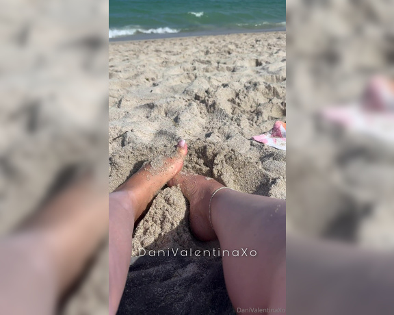 Dani Valentina aka Dvalentinaxo OnlyFans - Enjoying some time at the beach! It’s beautiful out My mom joined me for a day at the nude beach,