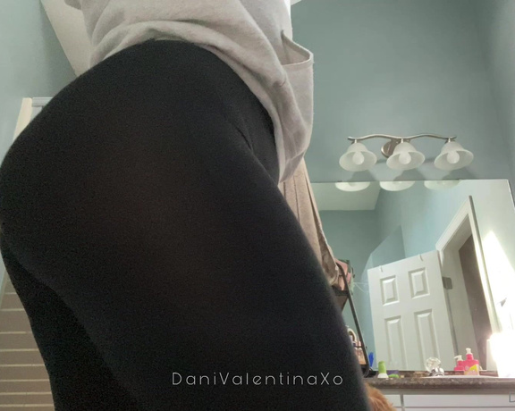 Dani Valentina aka Dvalentinaxo OnlyFans - Just peachy