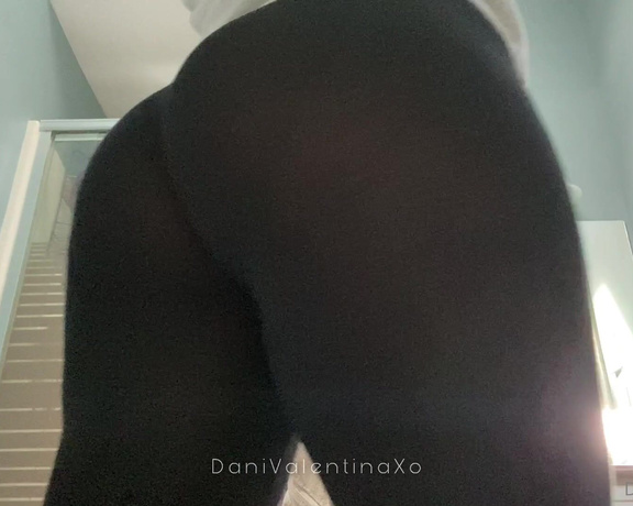 Dani Valentina aka Dvalentinaxo OnlyFans - Just peachy