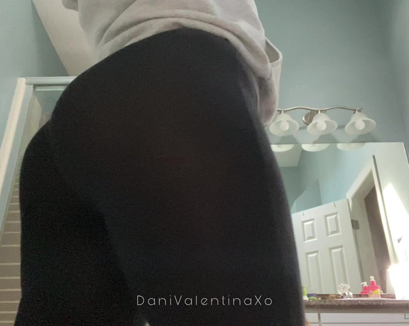 Dani Valentina aka Dvalentinaxo OnlyFans - Just peachy