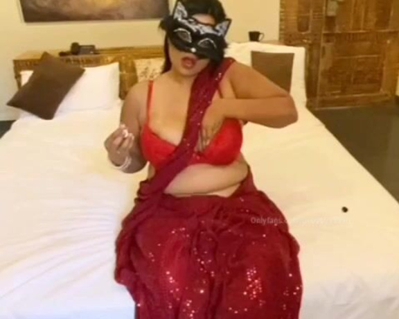 Priya Hotwife aka Priyablr123vip OnlyFans - Hey horny VIPs, Wanna massage my horny boobs & tits Here goes my desi indian slutty voice and massa