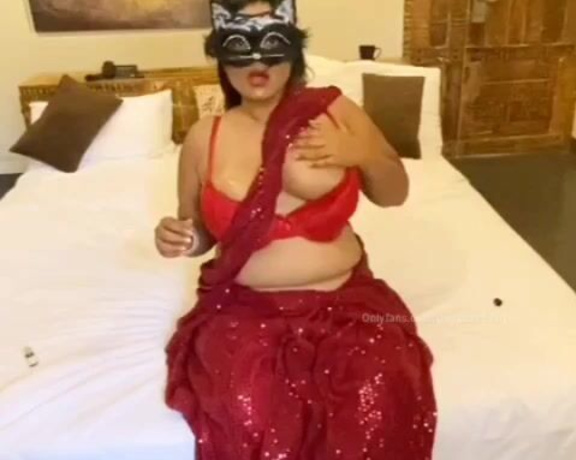 Priya Hotwife aka Priyablr123vip OnlyFans - Hey horny VIPs, Wanna massage my horny boobs & tits Here goes my desi indian slutty voice and massa