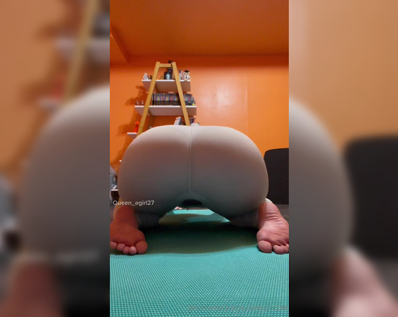 Queen_D aka Queen_egirl27 OnlyFans - Let’s start content week off good with a stretch and some fingering hehe in my gym room stretching